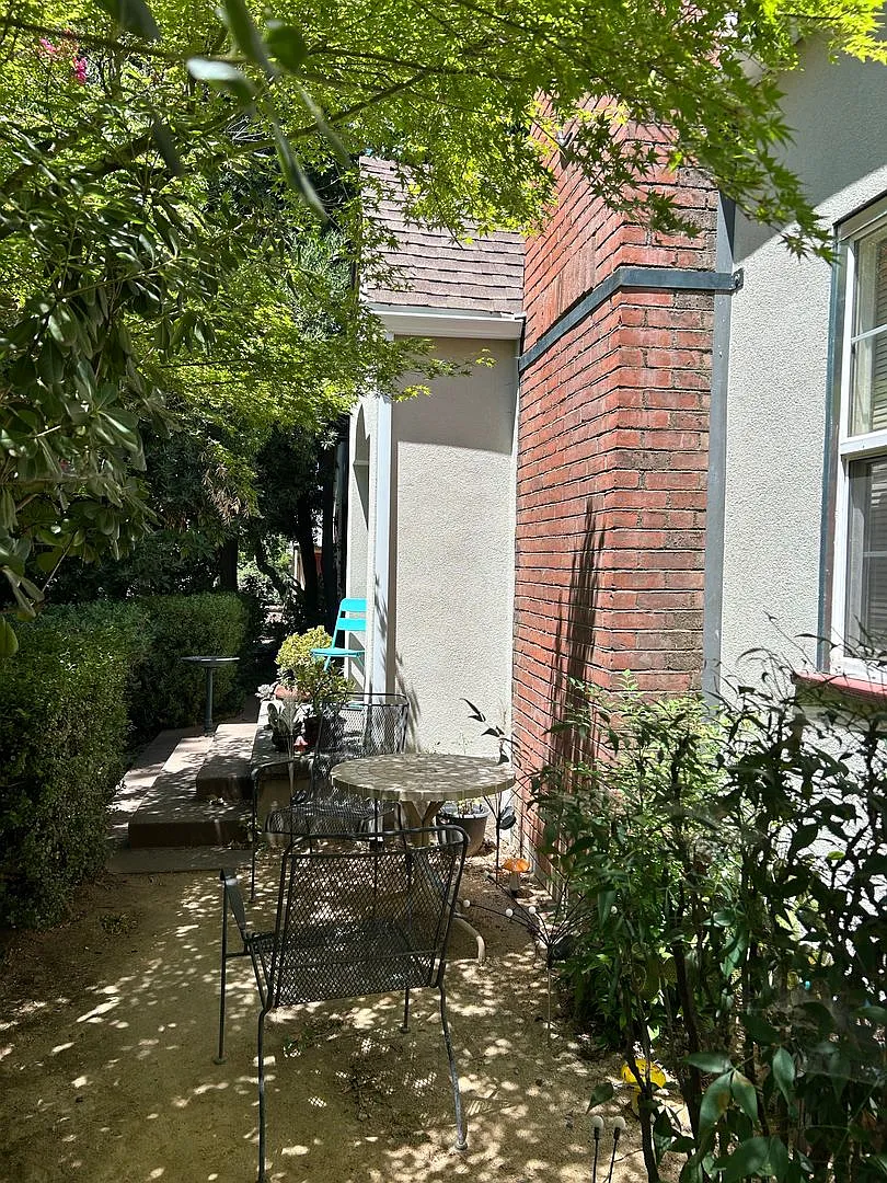 1160 Palm Avenue — Photo 3