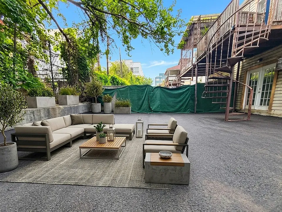 132 George St #1