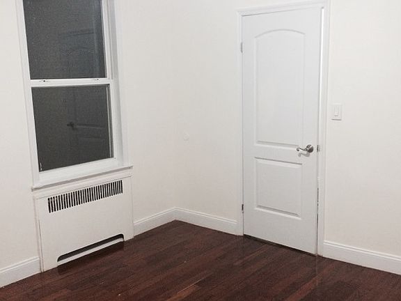 4th image of 728 E 235th St