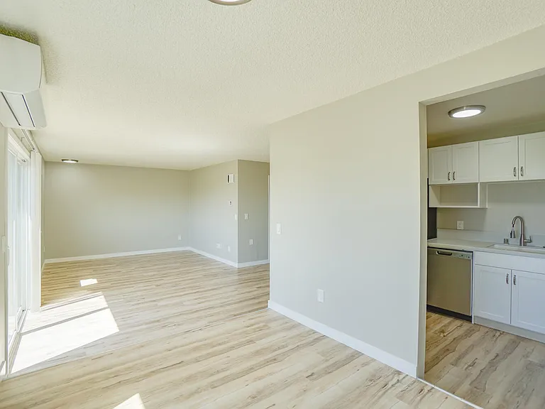 2100-2106 E 5th St #2102 — Photo 12