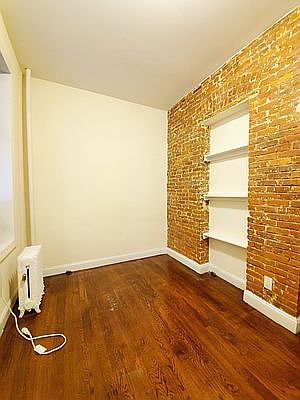 5th image of 409 E 6th St APT 1D
