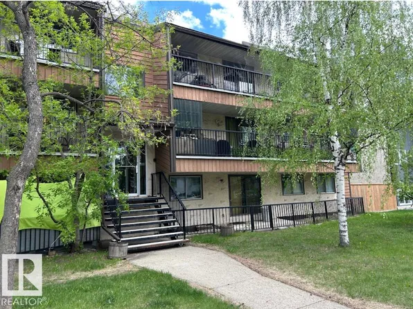 10737 116th St NW #10, Edmonton, AB T5H 3M3