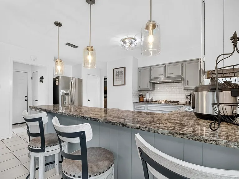 2409 Emerson Ct — Photo 23
