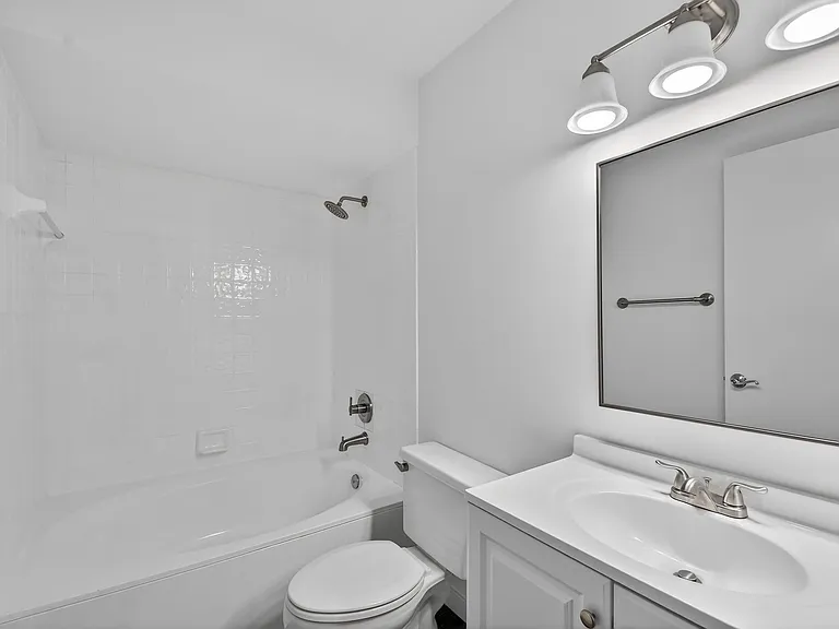 101 Half Moon Cir #B — Photo 27