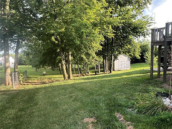 3rd image of 102 Carson Ln
