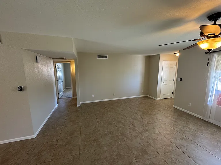 2058 E Fremont Dr — Photo 4