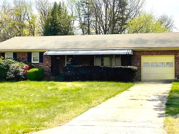 5136 Pressman Dr, Winston Salem, NC 27105