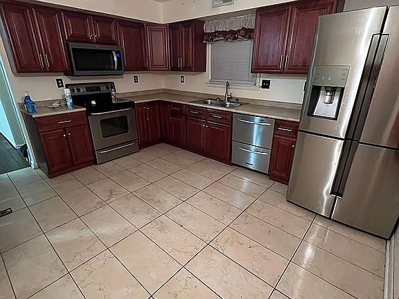 4th image of 5964 Blackpoole Ln