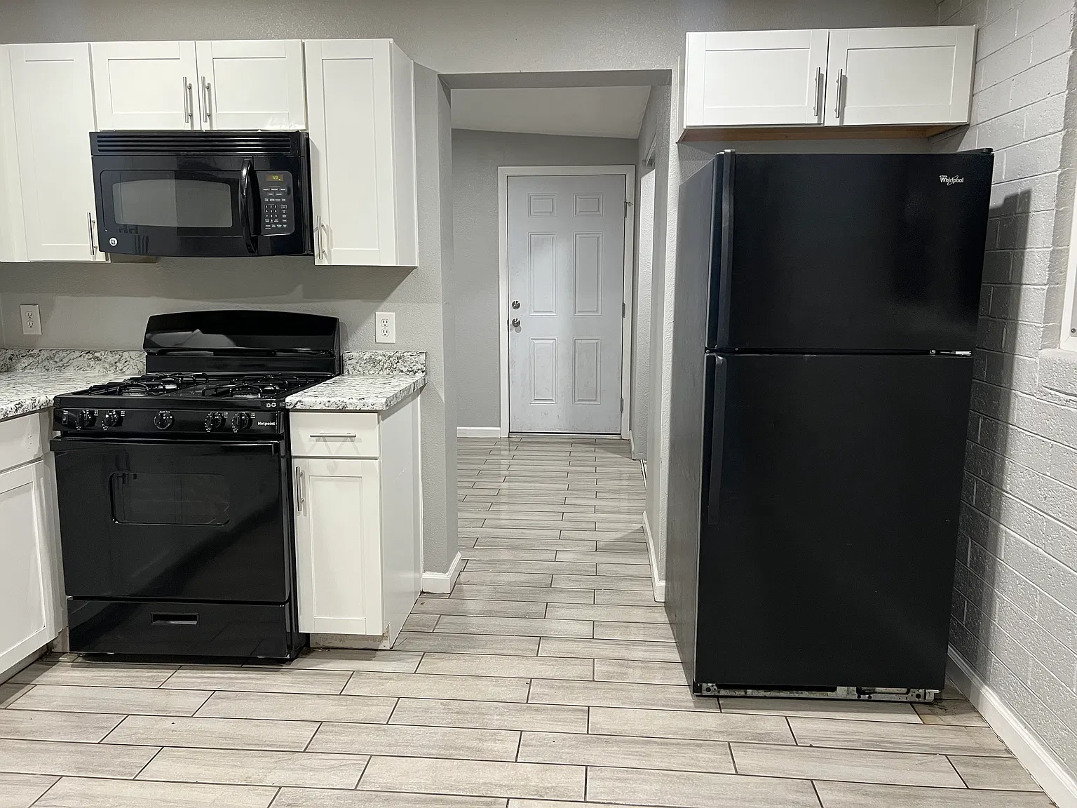 3 bed, 1.5 bath, 991 sqft, $1,800 — Photo 4