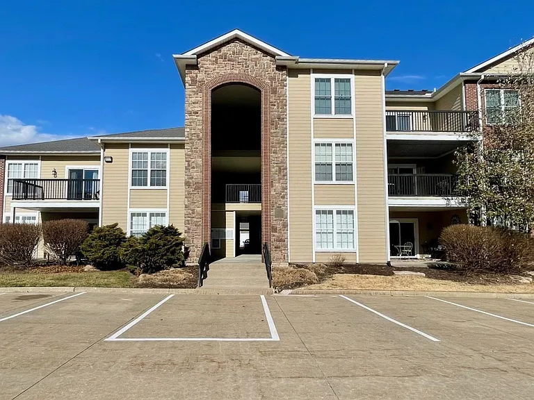 4100 W Worley St #301 — Photo 1