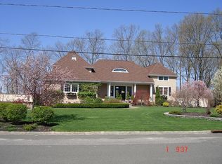 86 James Hawkins Rd, Moriches, NY 11955