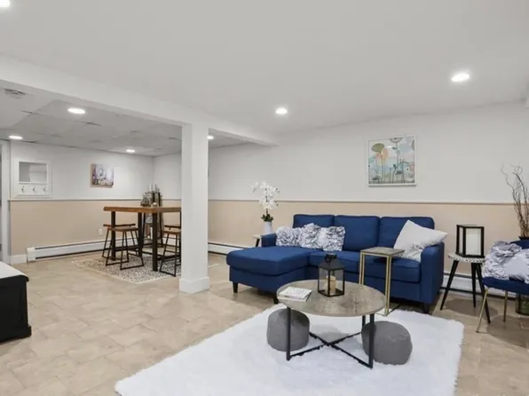 42 Mulberry St #B, Trumbull, CT 06611