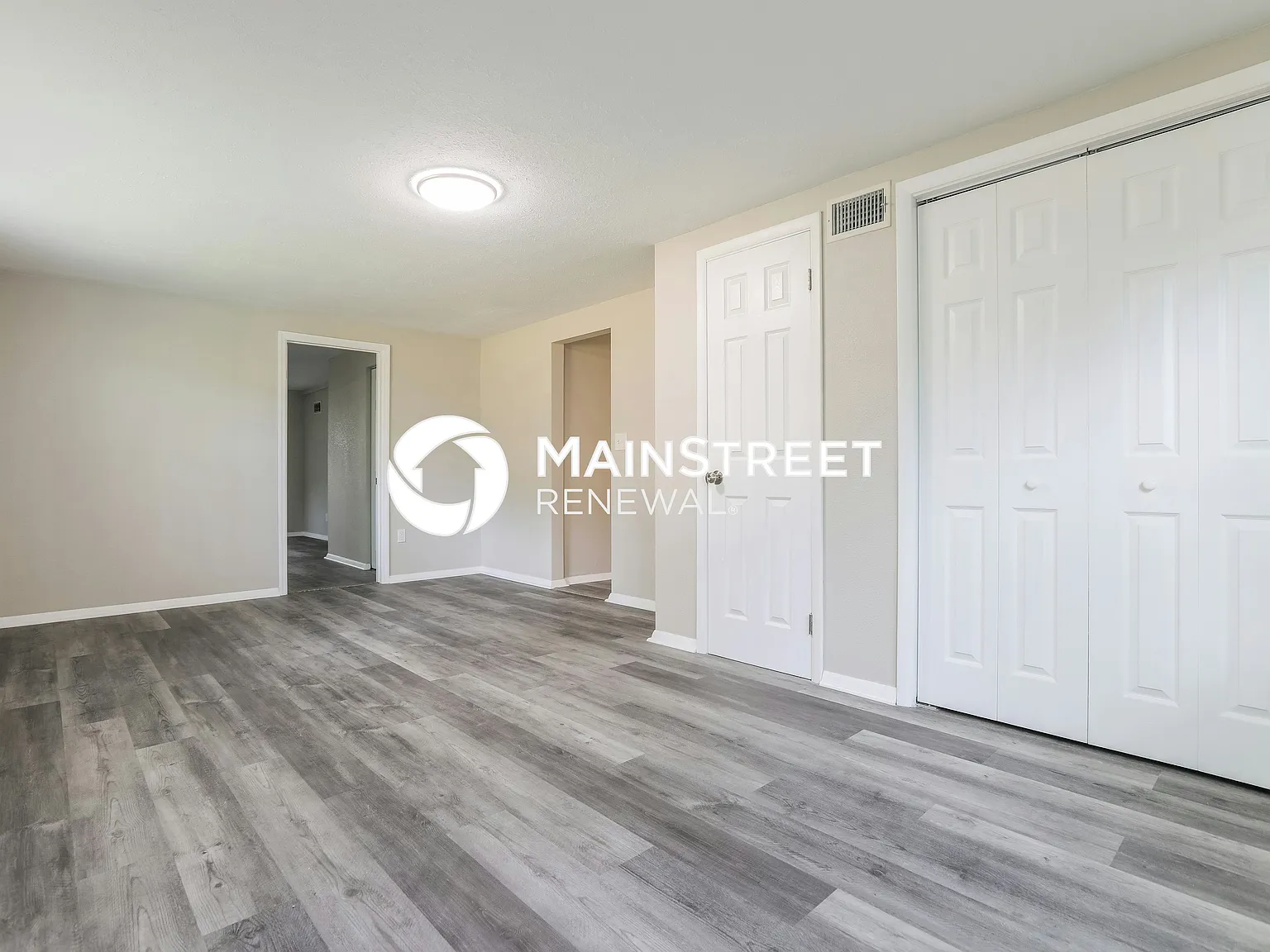 250 N Shade Ave — Photo 4