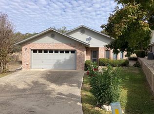 504 Vickers Cir N, Kerrville, TX 78028