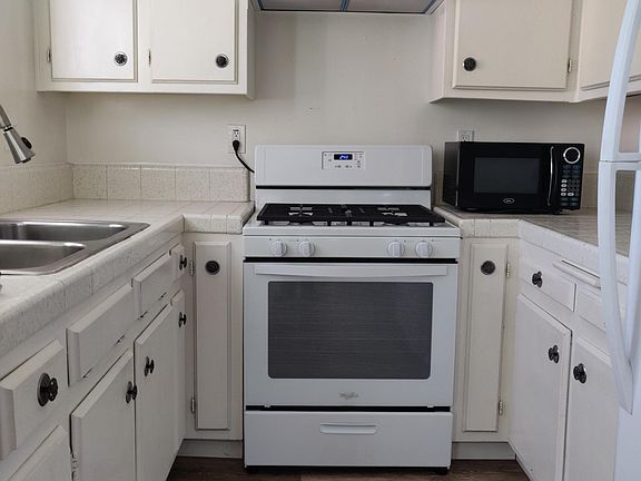 3rd image of 1807 Missouri St #9