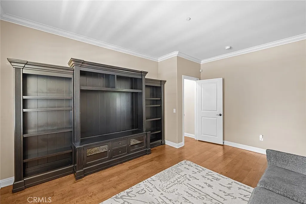 5 bed, 5.5 bath, 5011 sqft, $10,000 — Photo 4