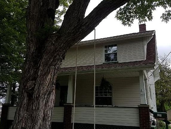 2nd image of 221 Stewart St