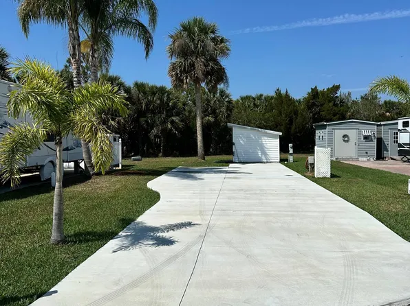 22 Sunset Dr, Titusville, FL 32780