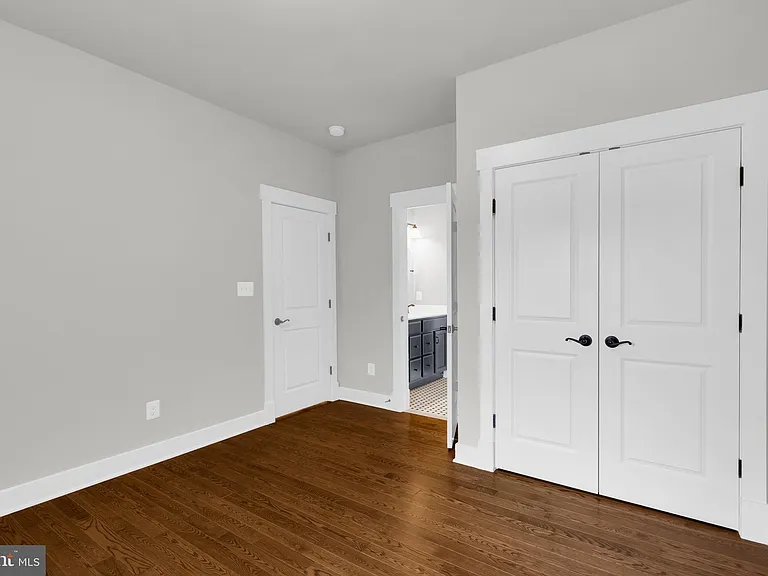 2233 N Underwood St — Photo 39