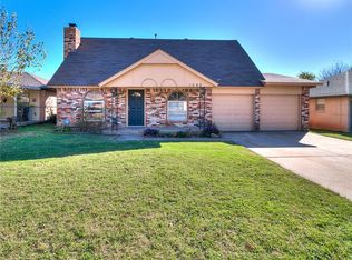 1040 NW 21st St, Moore, OK 73160