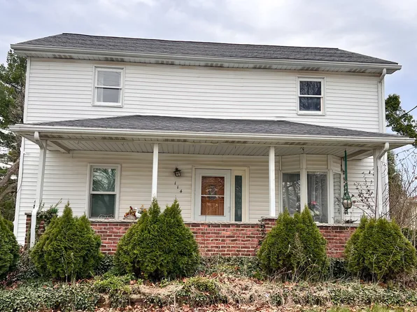 114 S Adrian St, Lyons, OH 43533