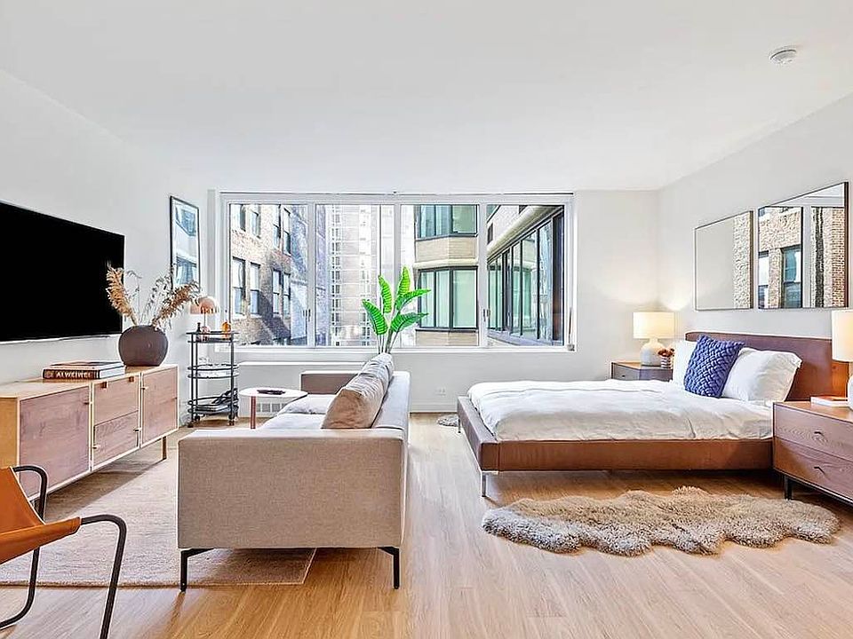 1st image of 70 W 37th St #701