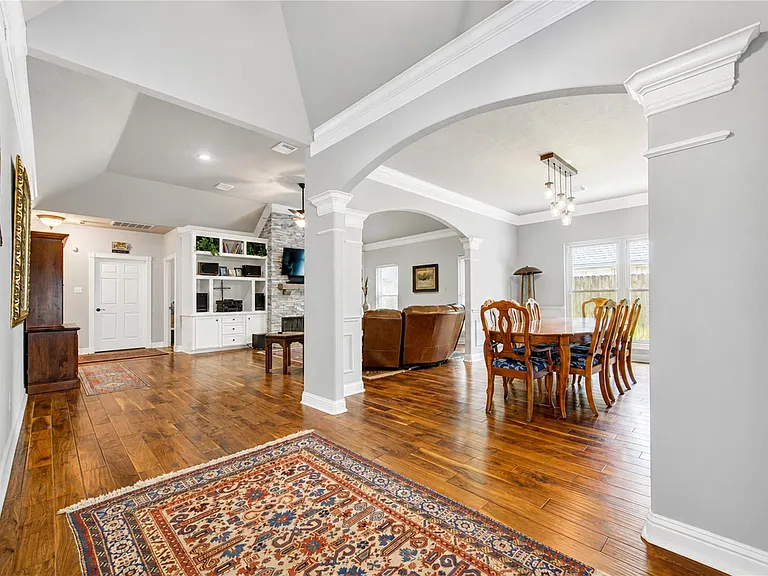 1811 Emerald Green Dr — Photo 7