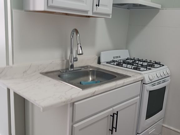 4th image of 1247 W Westmoreland St #2R