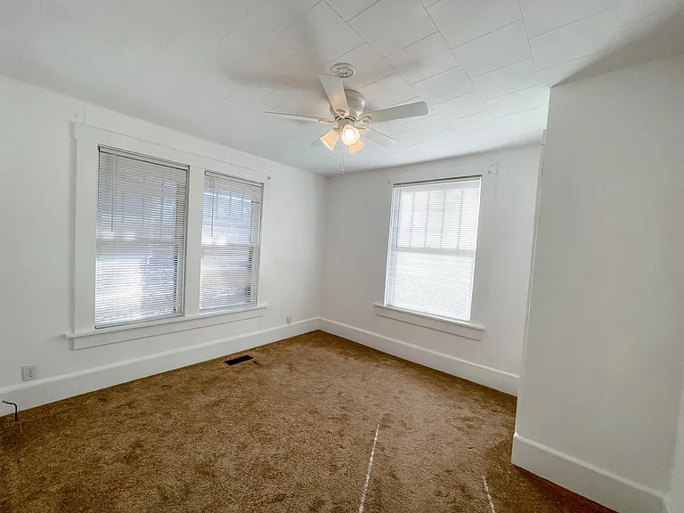 1025 Prickett Ave — Photo 12