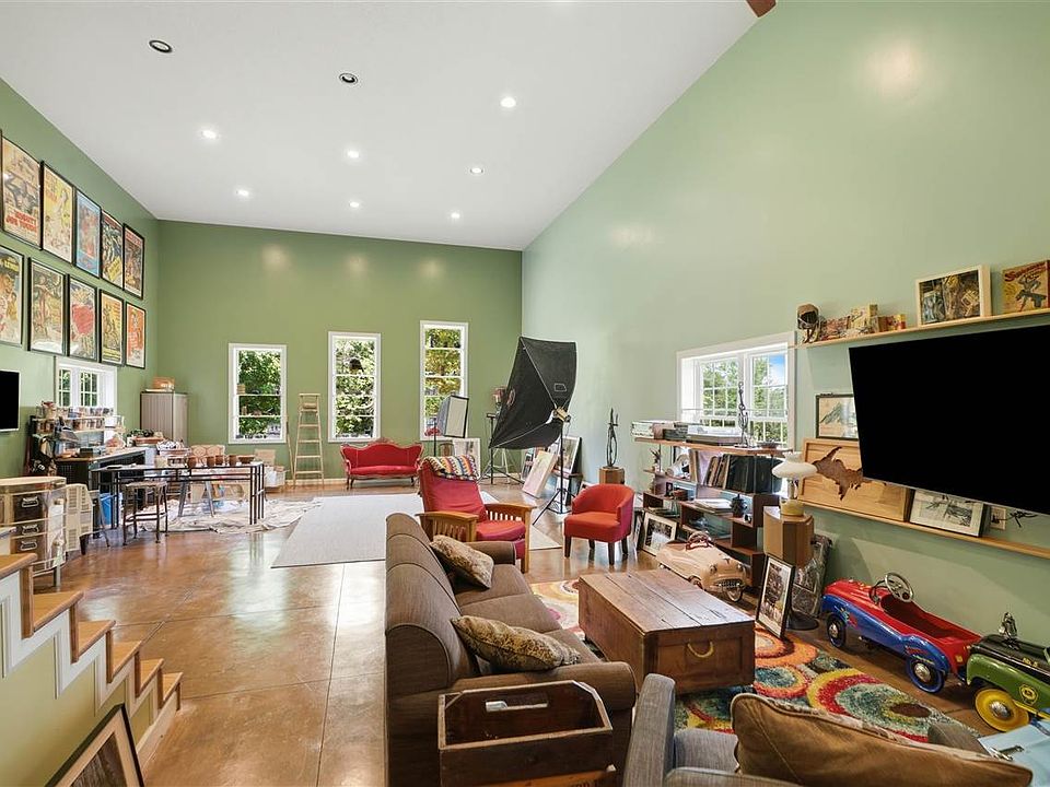 1st image of 2484 Robbins Ct