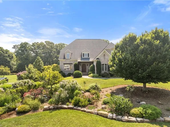 4429 Timberfield Dr, Pfafftown, NC 27040