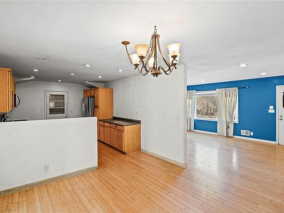 5th image of 7909 E 99th St