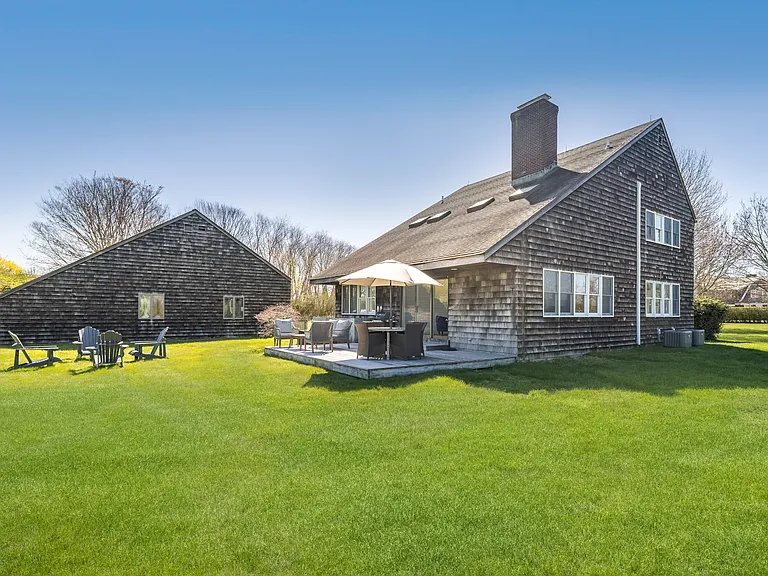 31 Wainscott Main St — Photo 2