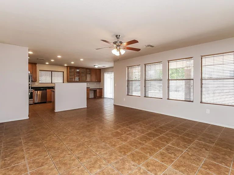 526 E Milada Dr — Photo 4