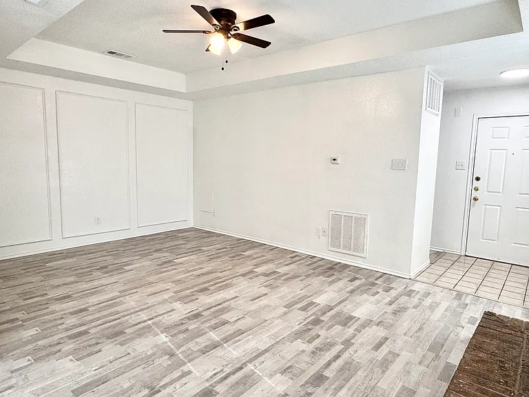 4621 Sausalito Dr — Photo 5