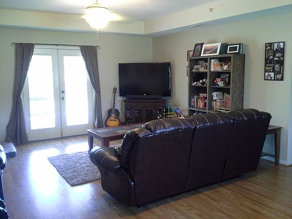 2nd image of 211 N Ridge Dr