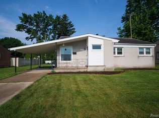 23573 Prospect Ave, Farmington, MI 48336