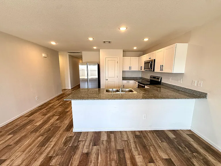2208 E Clear Creek Dr — Photo 10