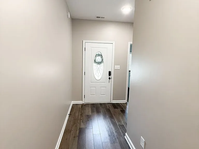 1727 Oak Forest Dr — Photo 2