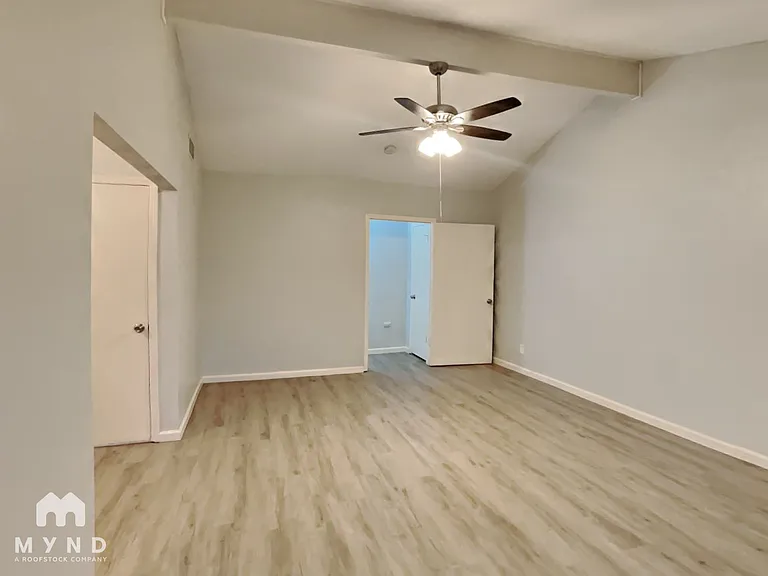 5208 Rowcrop Dr — Photo 7