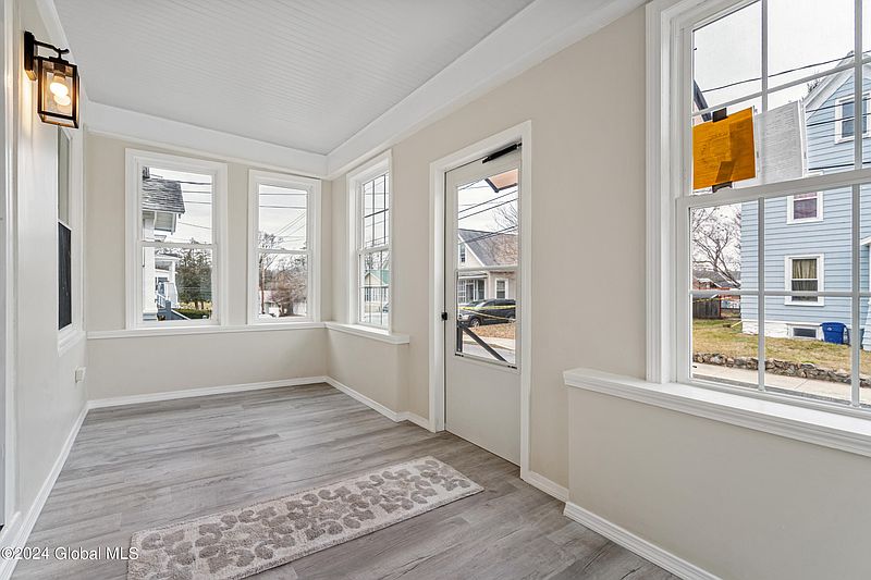 5th image of 17 Yale Street