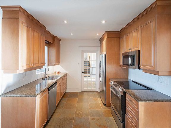 4th image of 31 Rivercove Dr