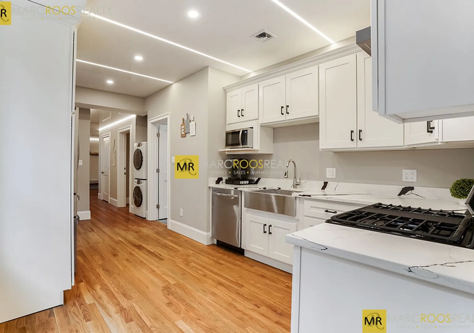 Most Luxurious Off-Campus Choice! Near Bu Campus! Heat & Hw Inc. W/D In Unit — Photo 2