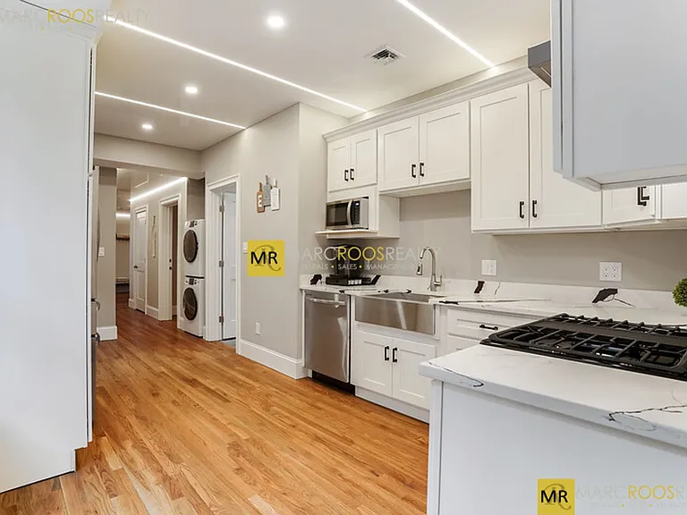 10 Babcock St #20 — Photo 2