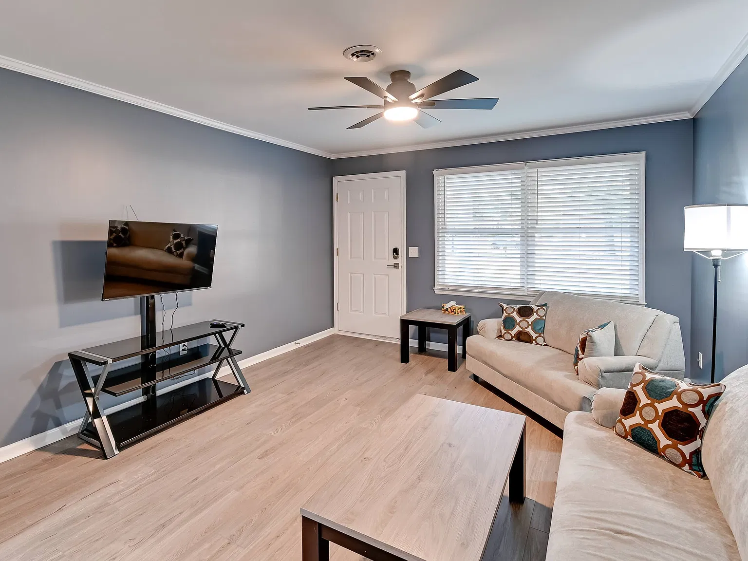 2 bed, 1000 sqft, $1,400 — Photo 2