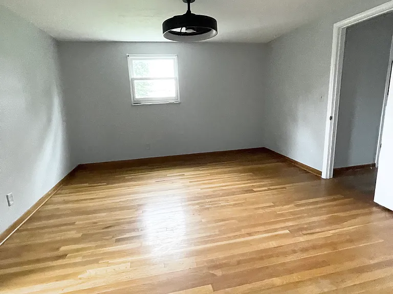 5800 Harlem Rd — Photo 18