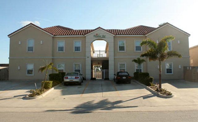 1st image of 201 W Oleander St #4