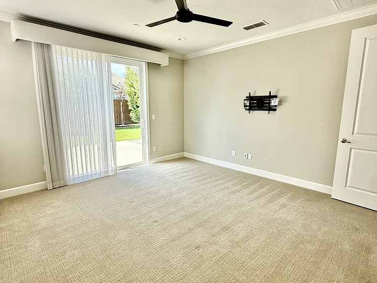 2650 Mayfair St — Photo 23