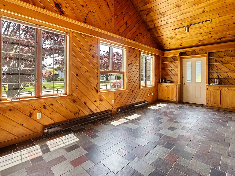 101 Roseneath Ave — Photo 3