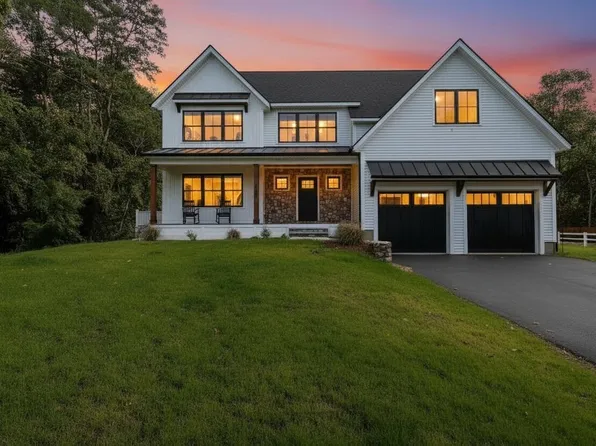 158 Lake St, Wilmington, MA 01887
